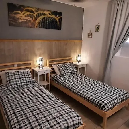 Lanzarote-beach-apartment, Cucharas Beach, -- 1 Minute Walk From Main Square, 35 Meters From Appartamento Costa Teguise