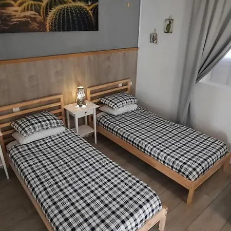 Lanzarote-beach-apartment, Cucharas Beach, -- 1 Minute Walk From Main Square, 35 Meters From קוסטה טגוויסה