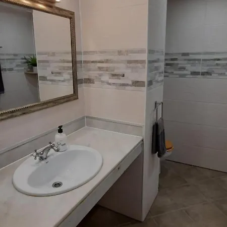 דירה Lanzarote-beach-apartment, Cucharas Beach, -- 1 Minute Walk From Main Square, 35 Meters From קוסטה טגוויסה