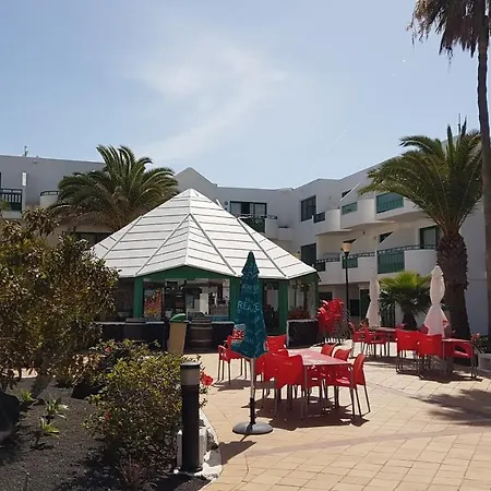 Lanzarote-beach-apartment, Cucharas Beach, -- 1 Minute Walk From Main Square, 35 Meters From דירה