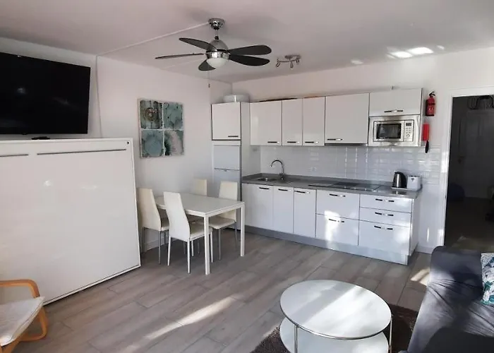 公寓 Lanzarote-beach-apartment, Cucharas Beach, -- 1 Minute Walk From Main Square, 35 Meters From